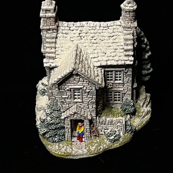 Lilliput Lane | Patterdale Cottage | Lakeland Christmas Collection - Picture 3 of 15